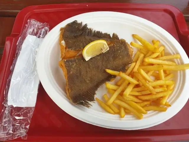 Dziwnów: Gdzie zjeść najlepszą rybę i obiady? Sprawdź nasz przewodnik