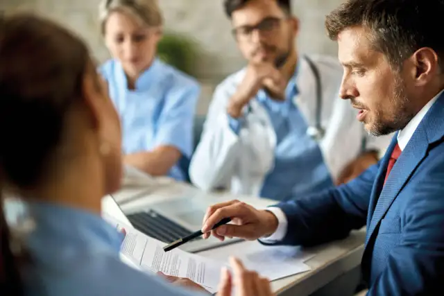 Kontrola NFZ ile lat wstecz? Sprawdź, co musisz wiedzieć, aby uniknąć problemów