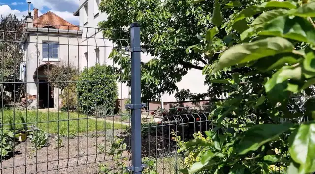 Jak podwyższyć ogrodzenie panelowe - proste sposoby na większą prywatność