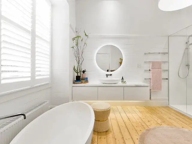 Ukryj rury w małej łazience: Praktyczne metody i zasady zabudowy