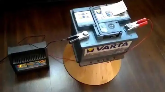 Prostownik: Jak działa, jaki wybrać i bezpiecznie ładować akumulator?