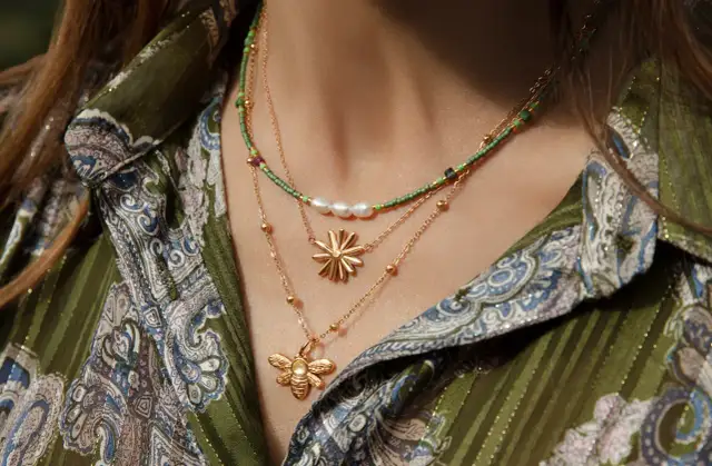 Z czym nosić duże naszyjniki, aby uniknąć modowych wpadek?