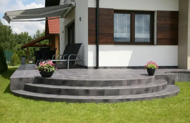 Najlepsze kleje na taras: sprawdź, co ochroni przed zniszczeniem