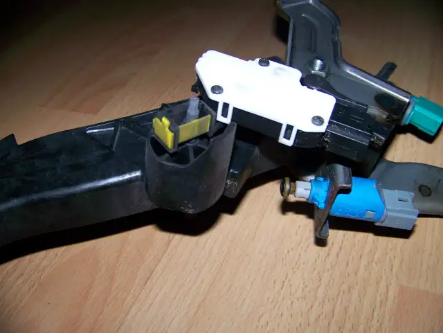 Jak sprawdzić czujnik pedału sprzęgła i uniknąć kosztownych napraw