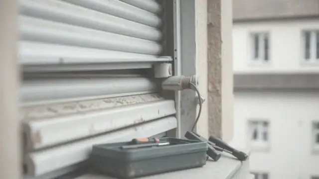 Ile kosztuje wymiana sznurka w roletach zewnętrznych? Sprawdź ceny i oszczędź!