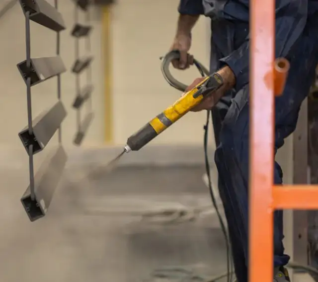 Malowanie proszkowe jak to działa - poznaj skuteczne techniki i korzyści