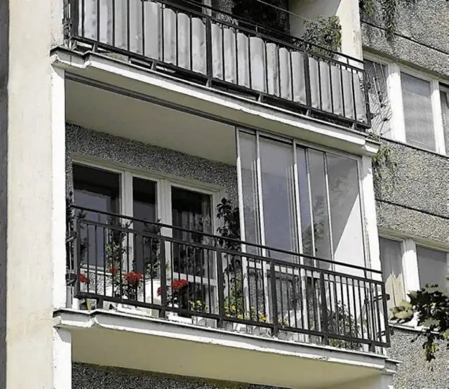 Jak zabudować barierki na balkonie w bloku i zyskać prywatność