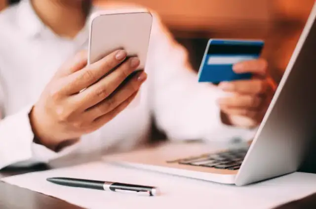 Szara strefa prawna transakcji online: jak zachować bezpieczeństwo