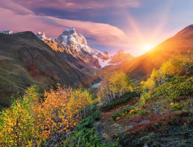 Gdzie polecieć w październiku? Najlepsze destynacje na jesienne wakacje