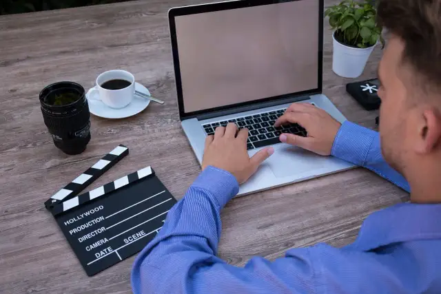 Ile zarabia youtuber? Fakty, które cię zaskoczą o dochodach