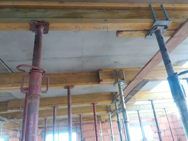 Czy strop może się zawalić? Poznaj przyczyny i sposoby zapobiegania