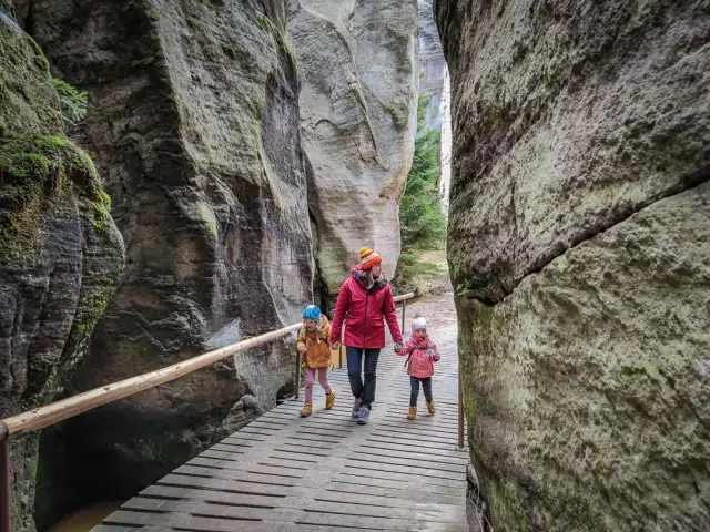 Jakie buty do Skalnego Miasta: wybierz najlepsze obuwie na wędrówki
