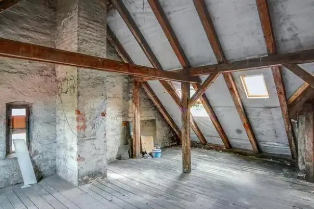 Jak zrobić podłogę na starym strychu, aby uniknąć kosztownych błędów?