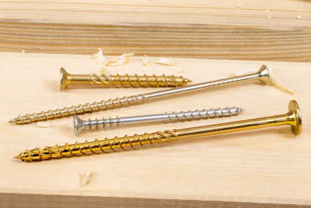 Jaka długość wkrętów do łat? Uniknij najczęstszych błędów w wyborze