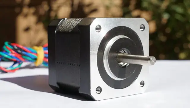 Silnik krokowy: objawy, diagnoza i naprawa. Koszty i porady