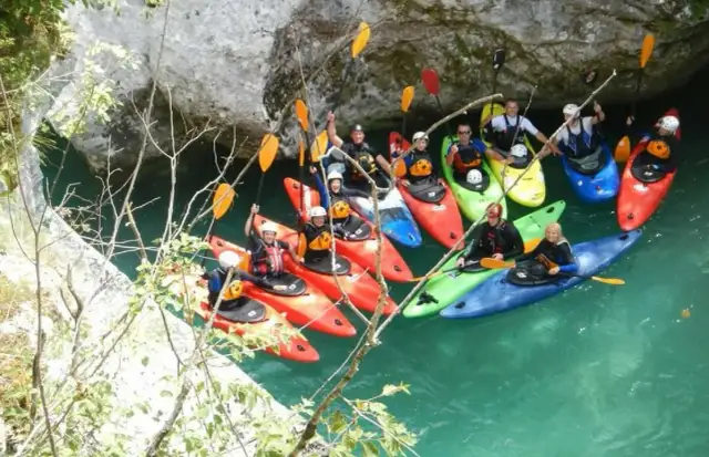 Kurs kajakarstwa nizinnego: Zdobądź umiejętności i pasję bez stresu
