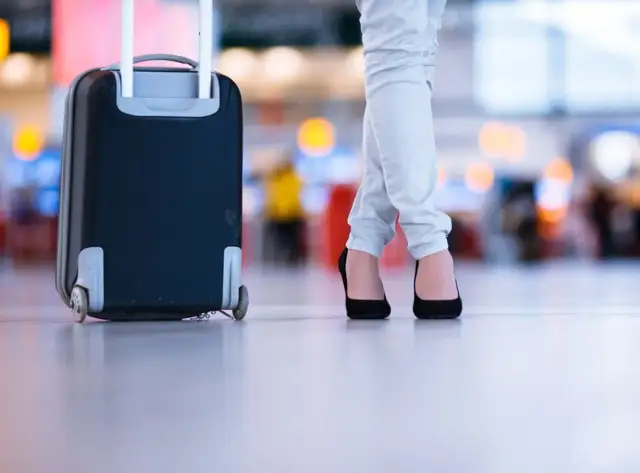 Czy na lotnisku Chopina jest waga? Uniknij opłat za nadbagaż