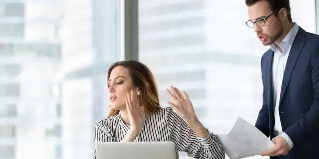 Jak grzecznie odmówić zaproszenia na kawę i nie stracić relacji