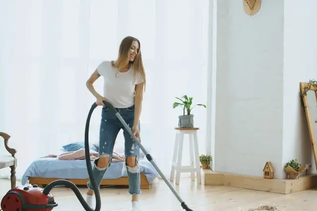 Oblicz ile kalorii spala człowiek w ciągu dnia: kompletny poradnik 2025