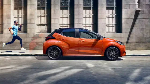 Jaki olej do Toyoty Yaris 1.3 benzyna: poznaj zalecenia ekspertów i producenta