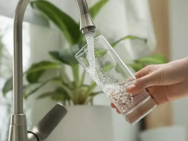 Czy można pić wodę z kranu w Poznaniu? Bezpieczeństwo i jakość wody