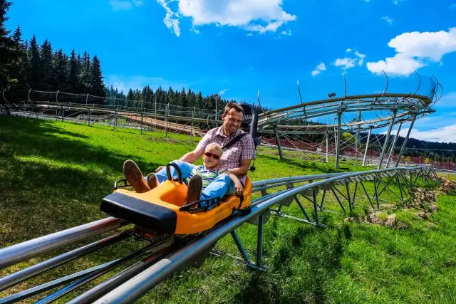 Czarna Góra: Niezapomniane atrakcje na zimę i lato. Sprawdź!