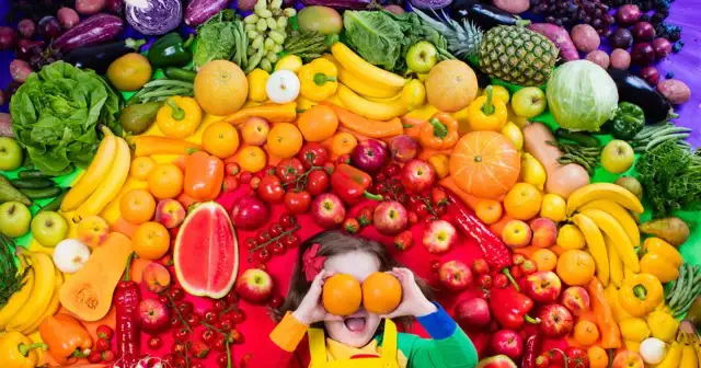 Czym żywią się niemowlęta? Kluczowe pokarmy dla zdrowego rozwoju