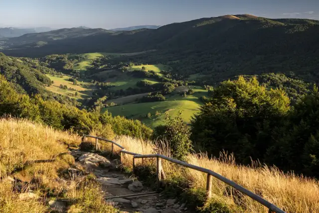 Świętokrzyskie na majówkę: Gotowe plany i TOP atrakcje dla każdego!