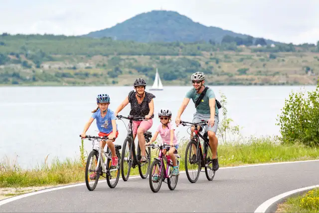Trasa rowerowa wokół Berzdorfer See - odkryj piękne widoki i atrakcje