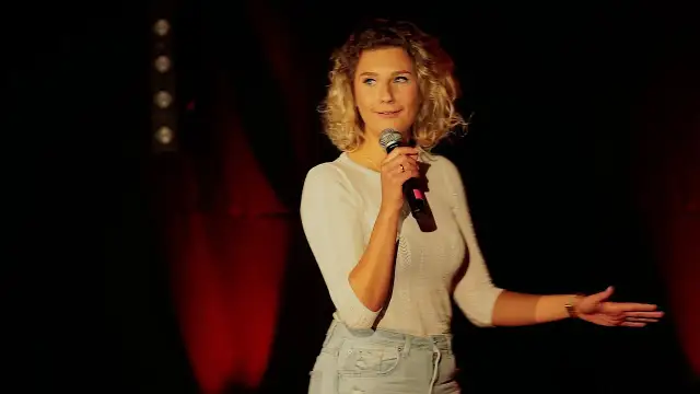 Wiolka Walaszczyk stand up - odkryj jej absurdalny humor i występy