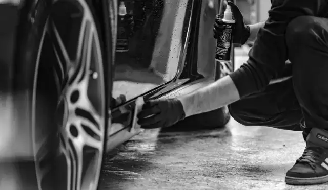 Czy po woskowaniu płukać auto? Kluczowe wskazówki dla idealnego efektu