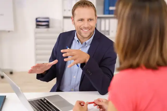 Czym się różni coaching od mentoringu? Kluczowe różnice i wskazówki