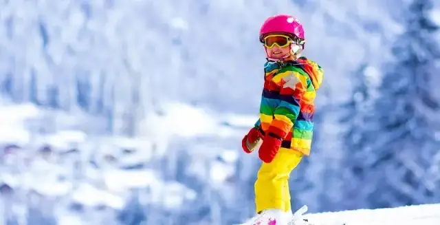 Małe stoki narciarskie – idealne miejsca na spokojne rodzinne szusowanie