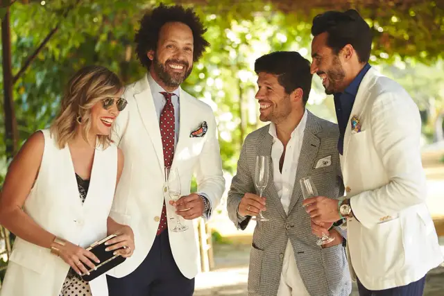 Los mejores outfits bautizo hombre: elegancia y comodidad para el evento