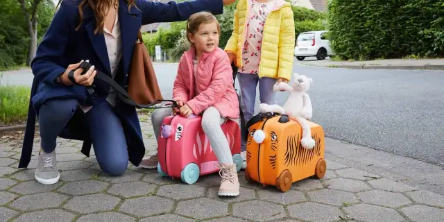 Walizka na której można jeździć – ułatw podróżowanie z dziećmi