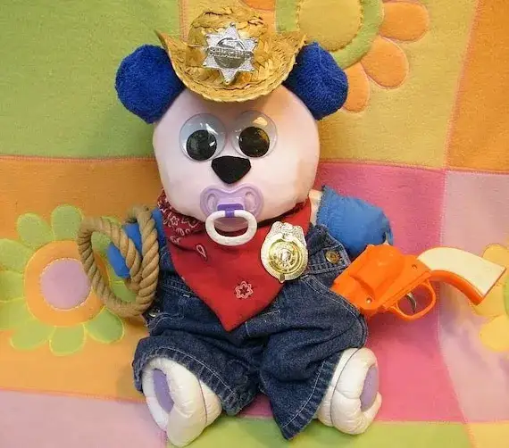 Przytulanka z pieluchy DIY: łatwa instrukcja, bezpieczny prezent