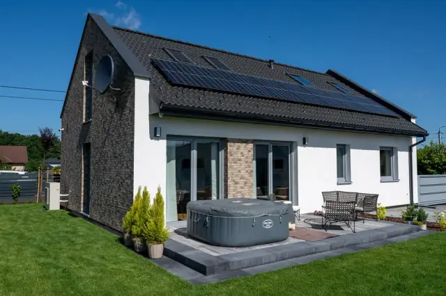 Dom modułowy: Optymalne ogrzewanie? Niskie rachunki z pompą ciepła!