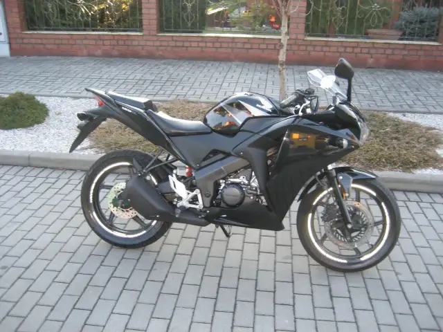 Pojemność baku Honda CBR 125 - co musisz wiedzieć, aby nie przepłacać