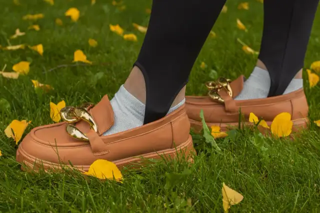 Czy do mokasynów nosi się skarpetki? Oto najlepsze porady stylowe