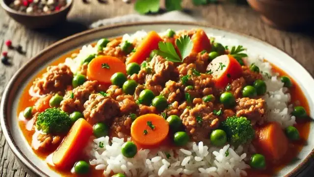 Wieprzowina z ryżem: Jak zrobić soczyste mięso i sypki ryż?