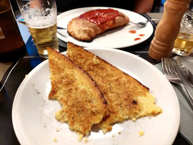 Gdzie zjeść pizzę w Pizie – unikaj turystycznych pułapek i ciesz się smakiem