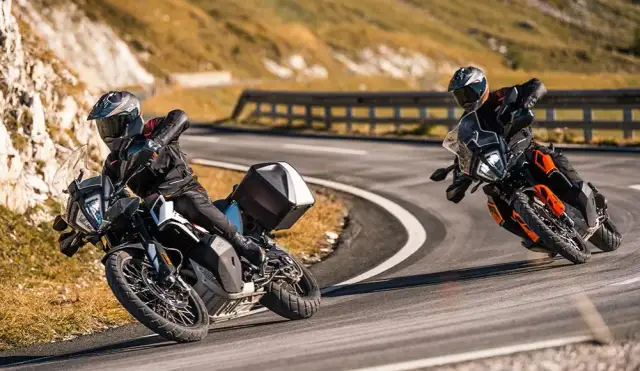 Myślę, że "Jaki motocykl enduro wybrać? Przewodnik 2T/4T, modele, koszty" będzie idealne.