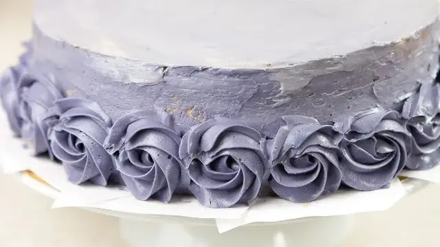 Jak zrobić różaniec na tort - proste sposoby na piękną dekorację