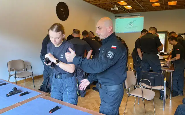 Służba więzienna ile trwa szkolenie? Poznaj szczegóły i etapy.