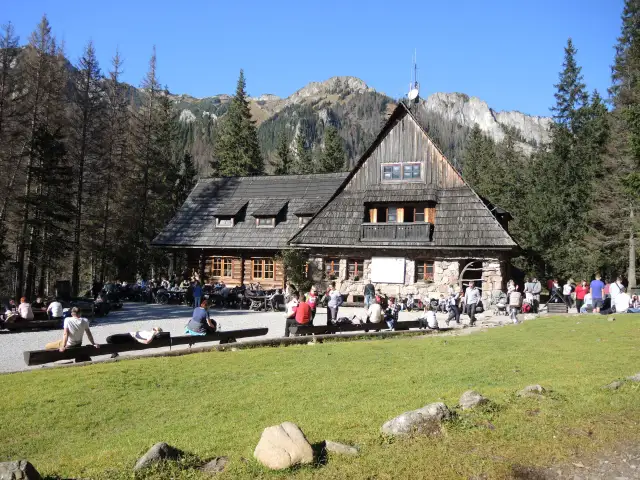 Schronisko PTTK w Dolinie Kościeliskiej: jak dojść i gdzie przenocować