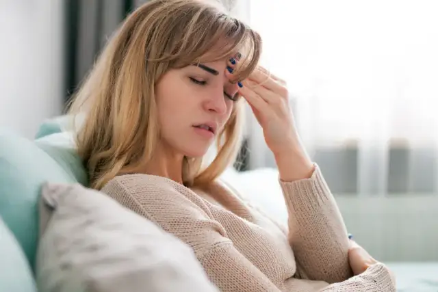 Alzheimer u młodych: Objawy, przyczyny i diagnoza przed 65. r.ż.