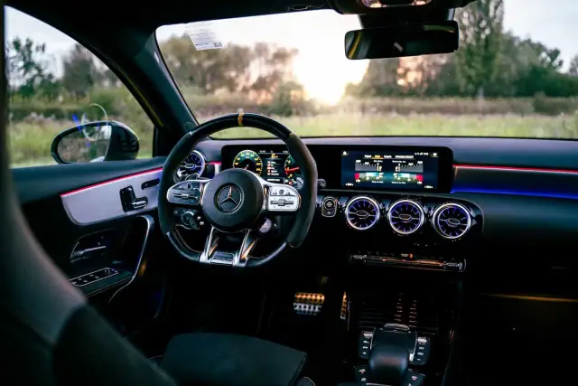 Mercedes AMG A 45S - Odkryj moc, ceny i dostępność modeli