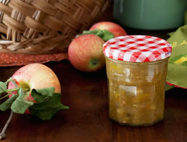 Jak przygotować jabłka do słoików na szarlotkę, by były idealne