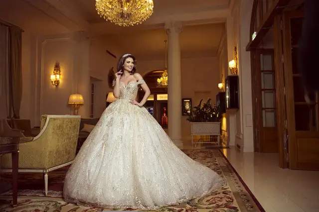 Suknia ślubna: Ile wcześniej kupić? Złoty harmonogram bez stresu