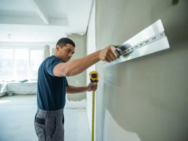 Jak przygotować stare ściany pod gładź, aby uniknąć błędów i uzyskać idealny efekt